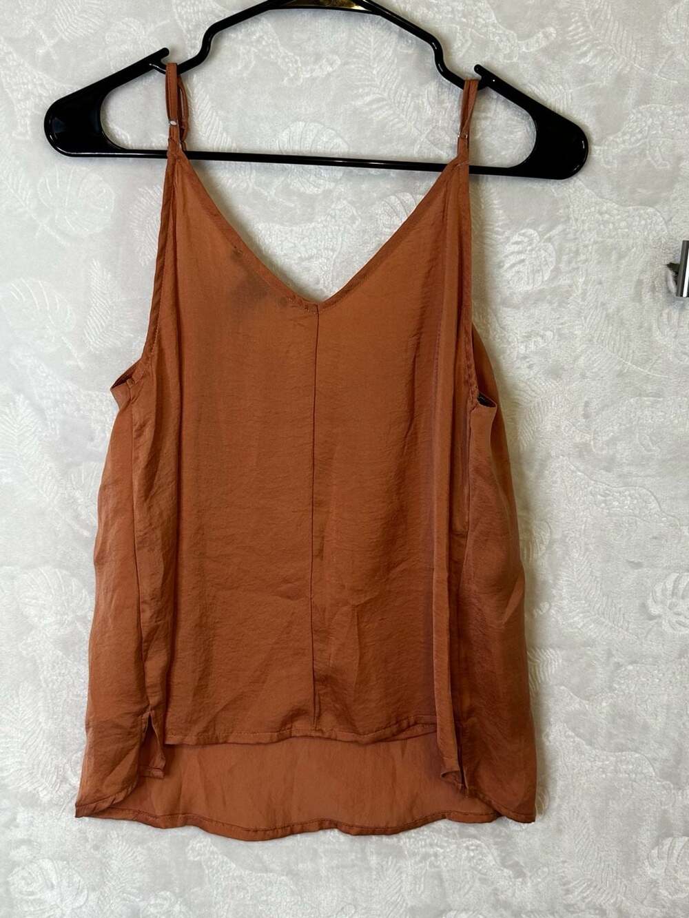 Forever 21 Satin V-Neck Cami Tank Top Size M - Picture 3 of 5